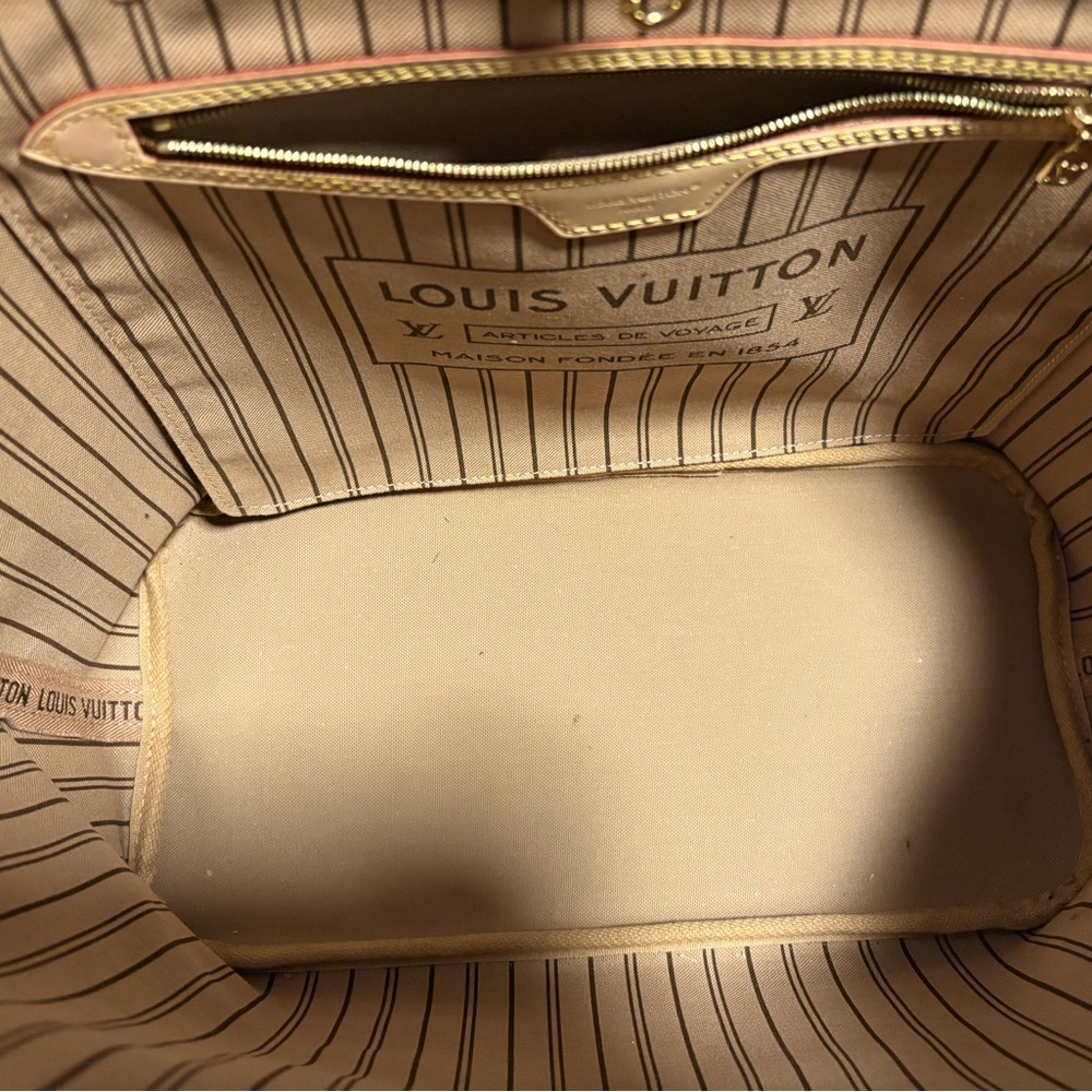 Louis Vuitton Signature Tote with Pouch Included - Picture 7 of 9